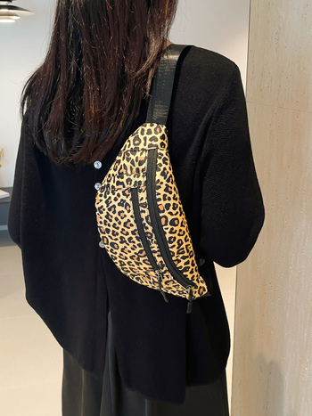 Leopardprinta neilona crossbody soma, ielu modes stils, rāvējslēdzēja aizvērums, laminēta iekšējā kabata, pavasaris 2025