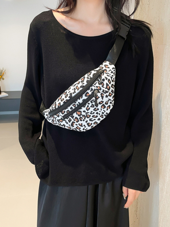 Leopardprinta neilona crossbody soma, ielu modes stils, rāvējslēdzēja aizvērums, laminēta iekšējā kabata, pavasaris 2025