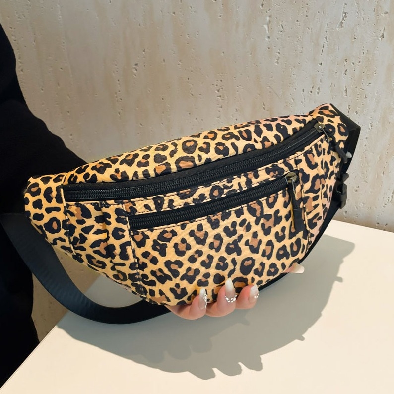 Leopardprinta neilona crossbody soma, ielu modes stils, rāvējslēdzēja aizvērums, laminēta iekšējā kabata, pavasaris 2025