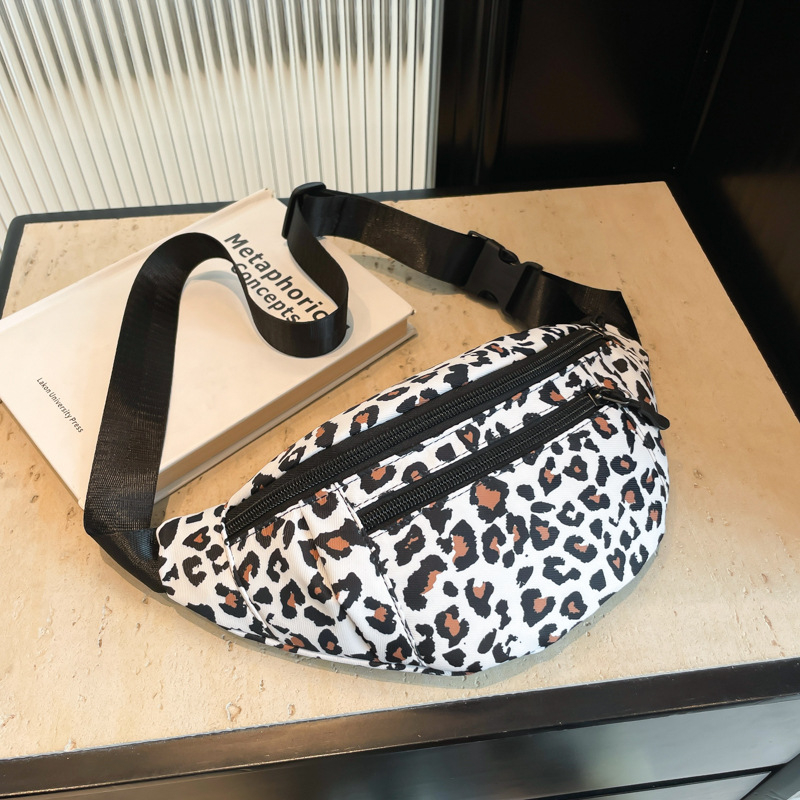 Leopardprinta neilona crossbody soma, ielu modes stils, rāvējslēdzēja aizvērums, laminēta iekšējā kabata, pavasaris 2025