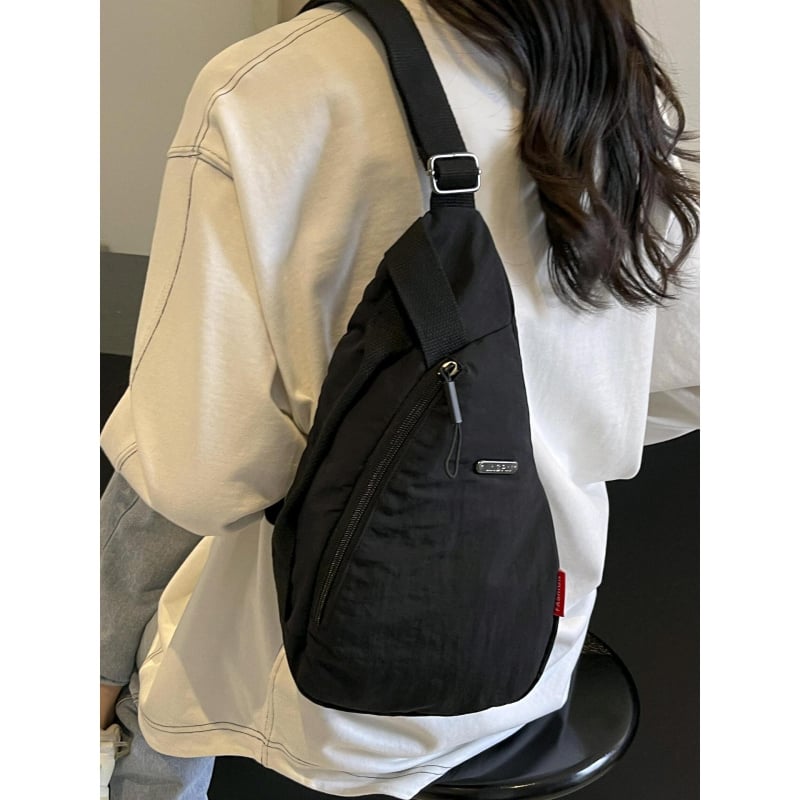 Geantă de piept pentru bărbați din nylon, căptușeală nylon, primăvara 2024, pentru călătorii de recreere