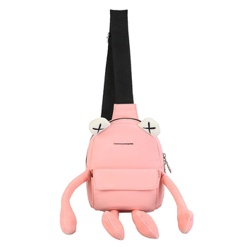 Geantă damă în street trend stil, din pânză, kitten bag, formă vertical pătrată, închidere cu fermoar.