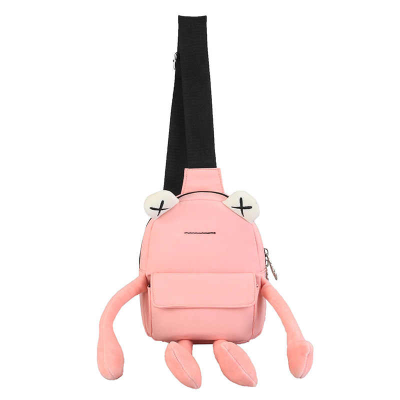 Geantă damă în street trend stil, din pânză, kitten bag, formă vertical pătrată, închidere cu fermoar.