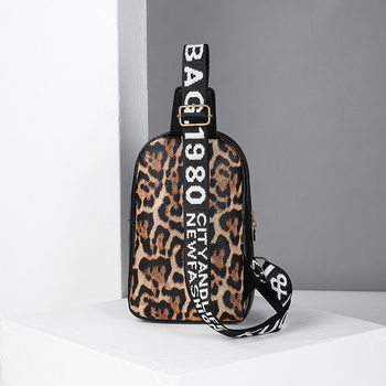 Leoparda printa PU krustsēžas soma pie krūtīm, pilsētas minimalistiskais stils, rāvējslēdzējs, tālruņa kabata, ārējā kabata, Ziemas 2024