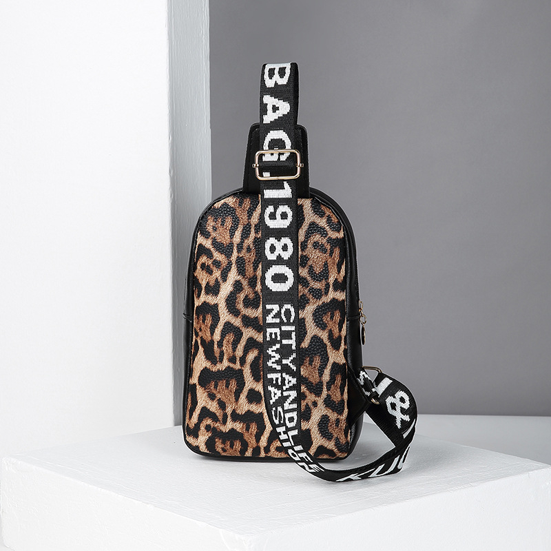 Leoparda printa PU krustsēžas soma pie krūtīm, pilsētas minimalistiskais stils, rāvējslēdzējs, tālruņa kabata, ārējā kabata, Ziemas 2024