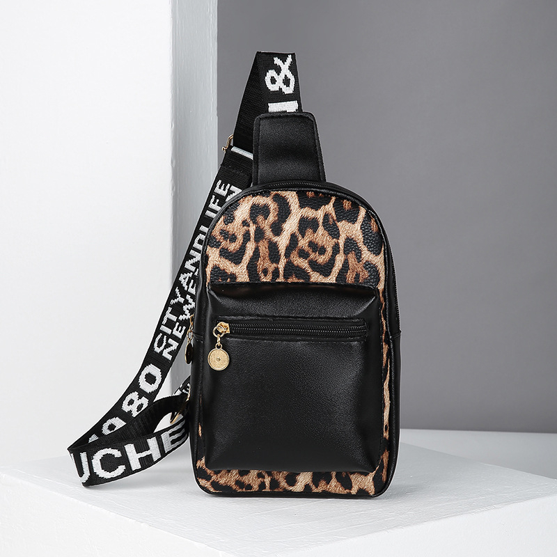 Leoparda printa PU krustsēžas soma pie krūtīm, pilsētas minimalistiskais stils, rāvējslēdzējs, tālruņa kabata, ārējā kabata, Ziemas 2024