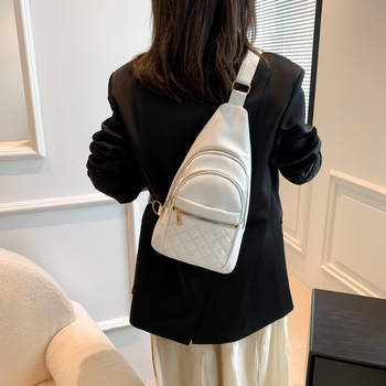 PU moterų crossbody rankinė su deimantiniais siūlių raštu; užtrauktuko uždarymas; poliesterio pamušalas; vidinė kišenė su užtrauktuku ir kišenė telefonui