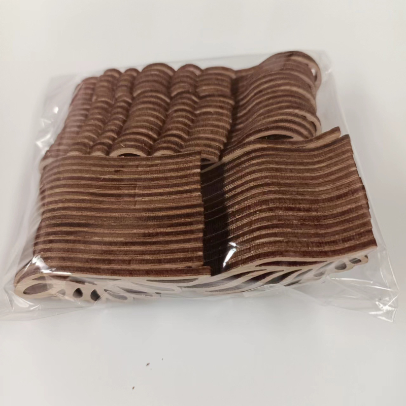 Drveni ukras za DIY u obliku šupljeg krila