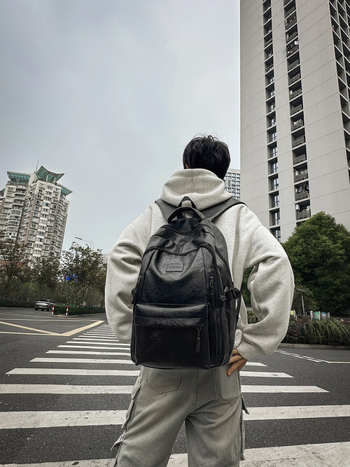 Σακίδιο PU από συνθετικό δέρμα, unisex για ταξίδια και καθημερινή χρήση, στυλ δρόμου, χωρητικότητα 20–35 L, συμβατό με φορητό 15 ιντσών, ιμάντες ώμου με αερόσακους, ανθεκτικό στις φθορές