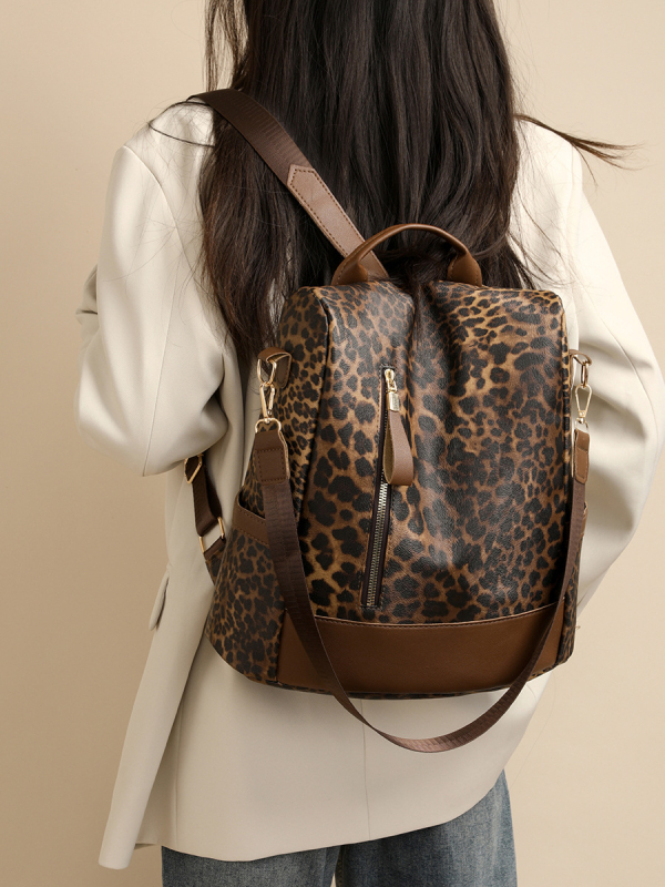 Leopard mintás hátizsák PU anyagból, nagy kapacitású, lopás elleni rendszer, cipzáras zárás