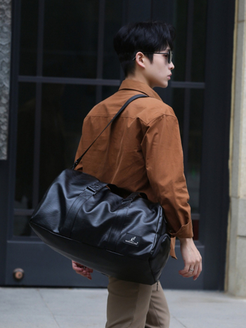 Τσαντα γυμναστικής για άνδρες με διαχωρισμό βρεγμένων/ξηρών και θήκη για παπούτσια, PU υλικό, χωρητικότητα 20–35L, επένδυση πολυεστέρα, αστικός μινιμαλισμός