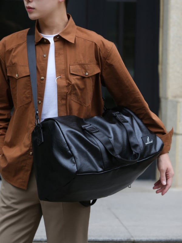 Geantă de fitness pentru bărbați cu separare umed/uscată și compartiment pentru pantofi, material PU, capacitate 20–35L, căptușeală poliester, stil urban minimalist