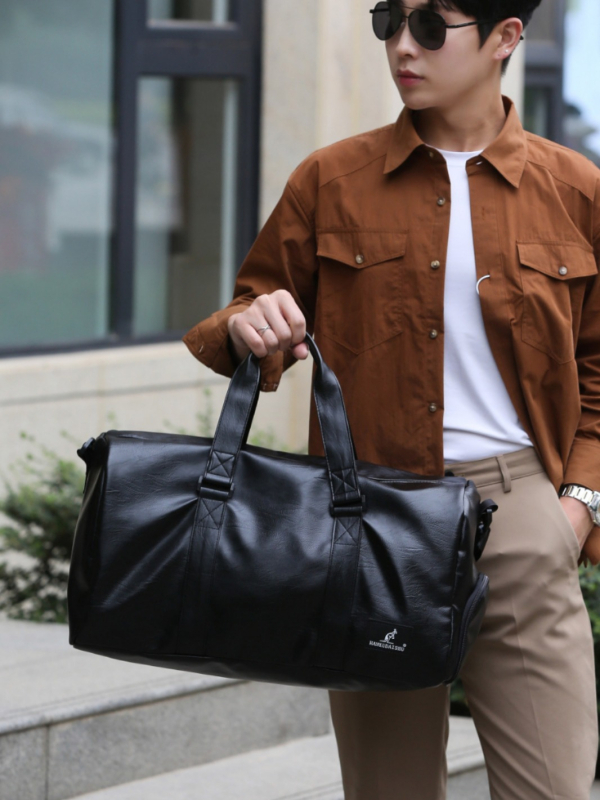 Geantă de fitness pentru bărbați cu separare umed/uscată și compartiment pentru pantofi, material PU, capacitate 20–35L, căptușeală poliester, stil urban minimalist