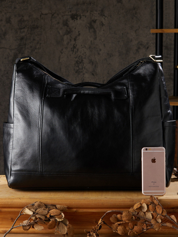 Ανδρική τσάντα ώμου από γνήσιο δέρμα — πρώτο στρώμα βοδινού δέρματος, επένδυση πολυεστερ, μονόχρωμη, κατάλληλη για χαλαρές μετακινήσεις και ταξίδια