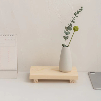 Ξύλινο επιτραπέζιο ράφι προβολής για φιγούρες και άρωμα, πολυλειτουργικό και φορητό, χωρίς εγκατάσταση; Υλικό: ξύλο/μπαμπού; Ένα επίπεδο αποθήκευσης στο γραφείο
