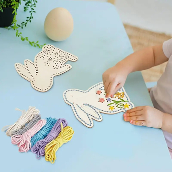 Дървен комплект за бродиране на великденско зайче с цветя – буково дърво, карикатурен стил, домашна декорация, великденска тематика