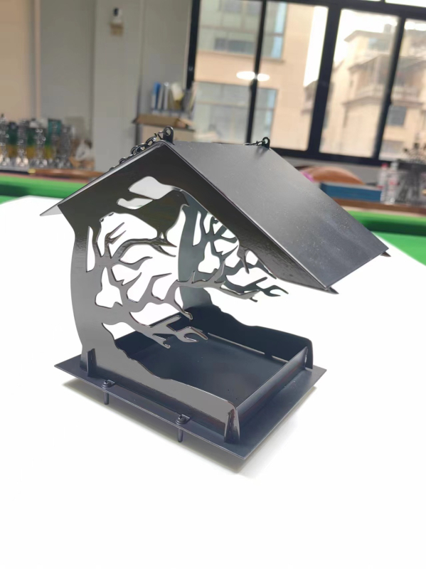 Hrănitoare pentru păsări din metal, pentru exterior, pentru balcon și grădină — design modern minimalist, gata de cadou