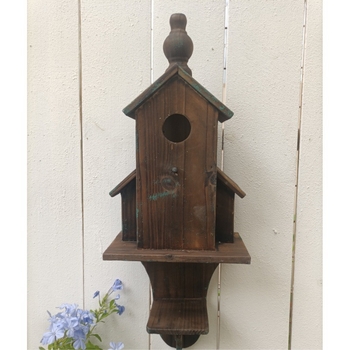 Medinė paukščių namelis lauko sode – sieninis pakabinamas dekoras
