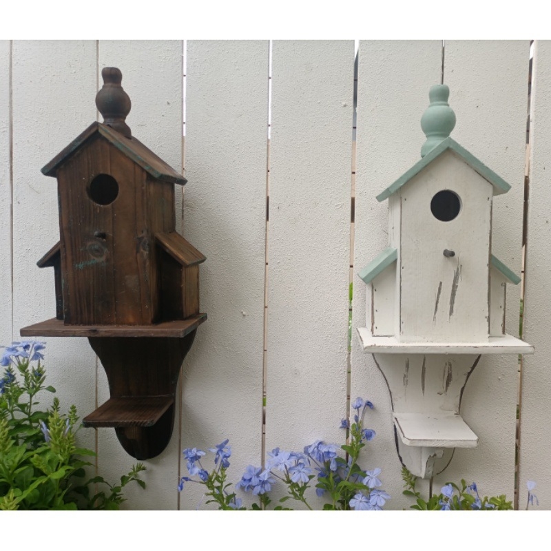 Medinė paukščių namelis lauko sode – sieninis pakabinamas dekoras