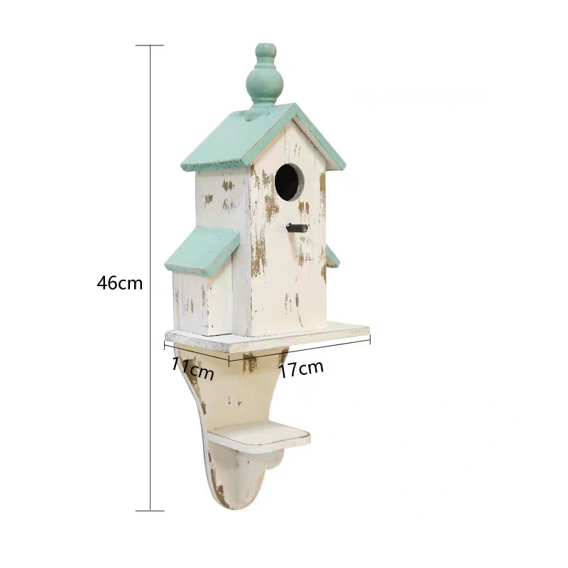 Medinė paukščių namelis lauko sode – sieninis pakabinamas dekoras