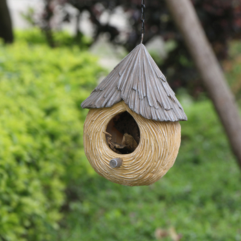 Къща за птици от смола – външна градинска декорация, пасторален стил, скулптурен процес (Марка: Zhuo Hua; Материал: Смола; Стил: Пасторален; Процес: Скулптура)