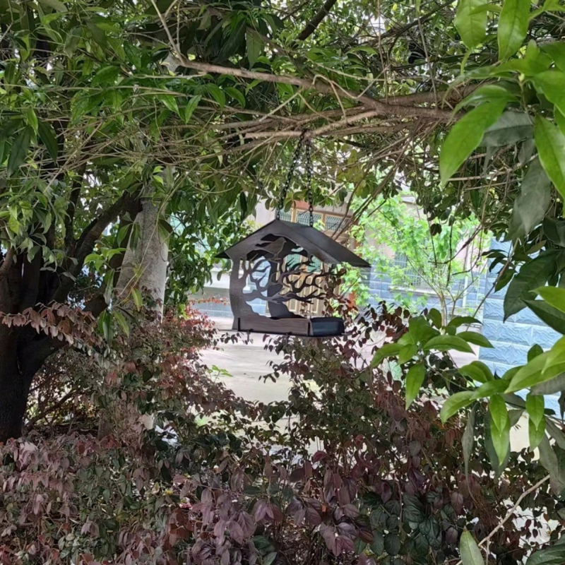 Hrănitoare pentru păsări de grădină – suport suspendat din metal, cu design geometric, rezistent la rozătoare