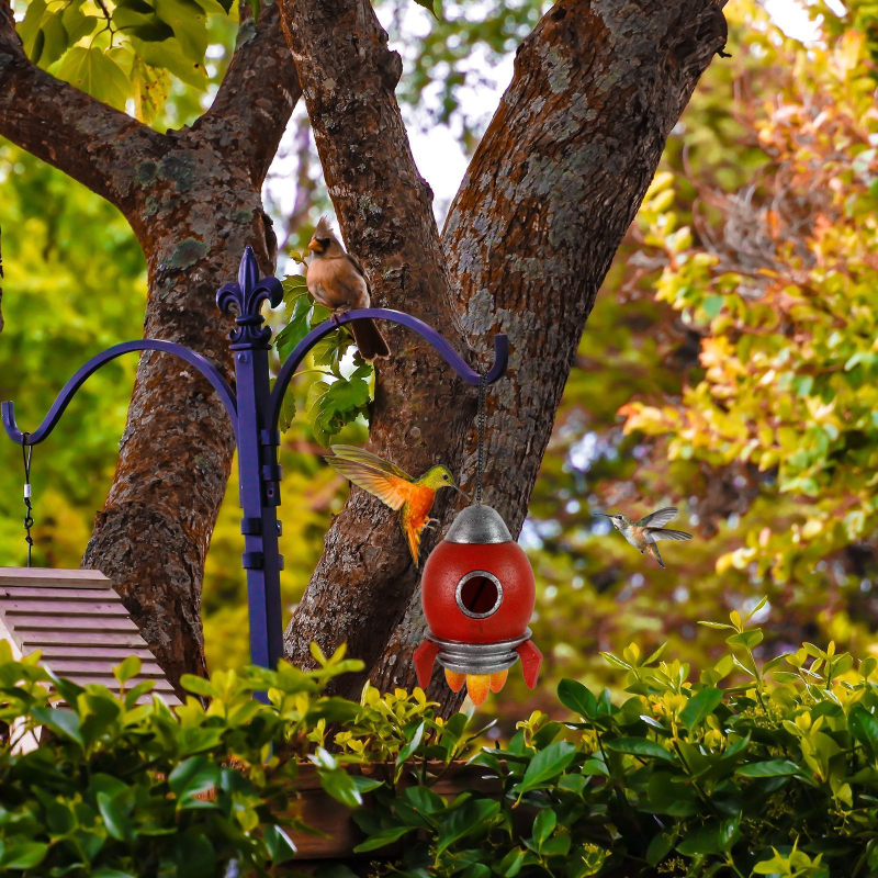 Lėktuvo formos paukščių namelis ir lesyklėlė, iš dervos skulptūra lauko kiemui