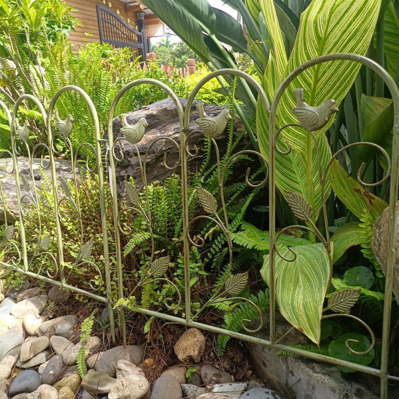 Metalo laipiojimo rėmas sodui, grindų montavimas