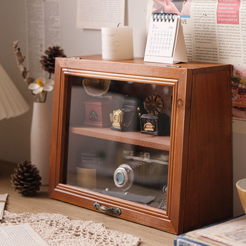 Ξύλινο ράφι προβολής blind box – από πεύκο, 2 επίπεδα, επιτραπέζιο display, ανθεκτικό στη σκόνη, φορητό για φιγούρες Bubble Mart