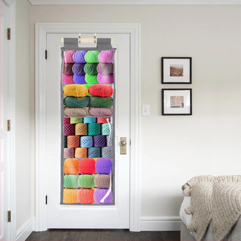 Pakabinamas siūlų saugojimo organizatorius su 4 skaidriomis uždaromomis kišenėmis, tinkamas mezgimui