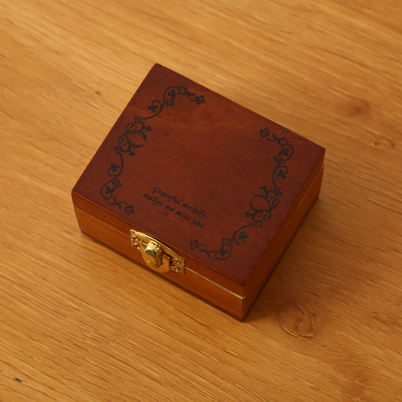 Casă de păpuși 1:12 în cutie dreptunghiulară din lemn — scenă miniaturală, Haochang, pandante din lemn