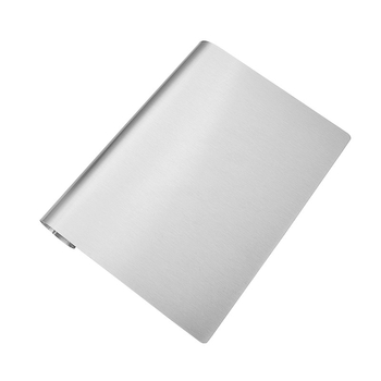 Nerūdijančio plieno tešos mentė su išlenktu kraštu ir pusapvaliu miltų peiliu