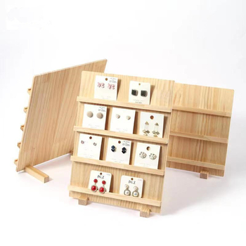 Ξύλινο κατακόρυφο ράφι κοσμημάτων με τρία επίπεδα, επιτραπέζιος οργανωτής για σκουλαρίκια και κοσμήματα; κατασκευή από ξύλο/μπαμπού.