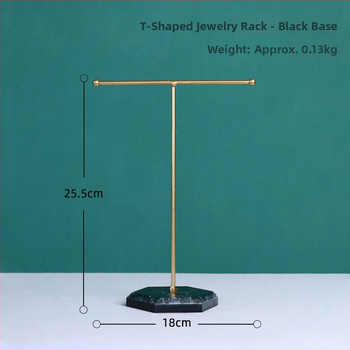 T formos papuošalų laikiklis su marmuro raštu, medžio pagrindas ir metalo rėmas, vieno sluoksnio ekspozicija