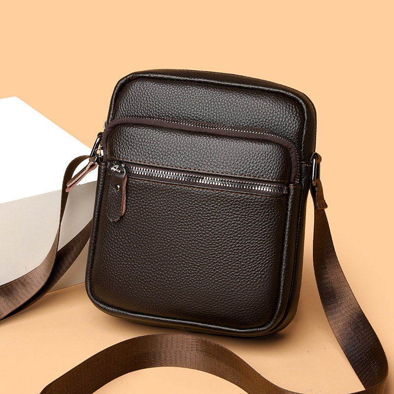 Pánska taška na plece z pravej kože, prvý vrstva hovädzej kože, polyesterová podšívka, úsporný dizajn