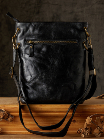 Vīriešu pleca soma no īstas ādas, pirmajā slānī liellopa āda, izturīga nolietojumam, poliesteru odere, minimalistisks dizains ikdienas lietošanai