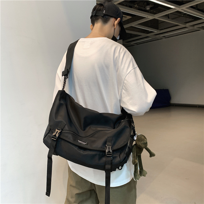 Nylon Tote táska cipzárral, vödör alakú, poliészter bélés, egy vállpánt, szabadidős utazásokhoz