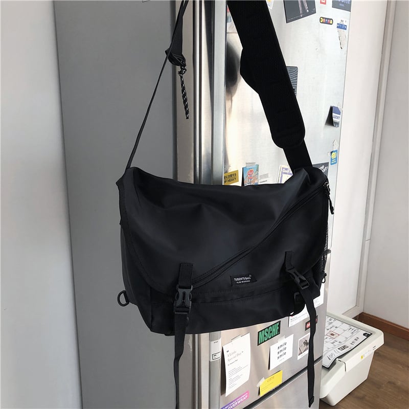 Nylon Tote táska cipzárral, vödör alakú, poliészter bélés, egy vállpánt, szabadidős utazásokhoz