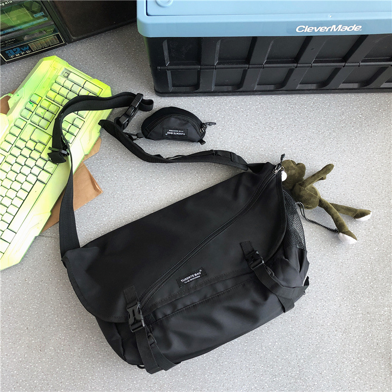 Nylon Tote táska cipzárral, vödör alakú, poliészter bélés, egy vállpánt, szabadidős utazásokhoz
