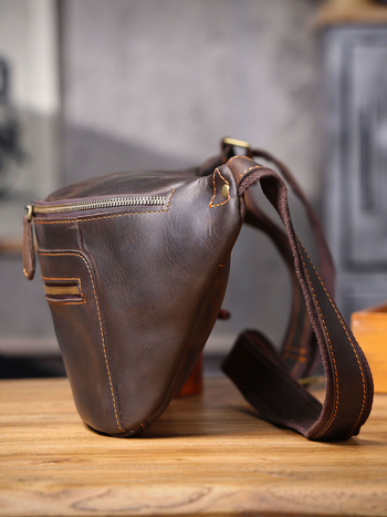 Vyrų krūtinės krepšys iš natūralios odos, viršutinio sluoksnio karvės odos, pamušalas poliesterio-kokvilnos, kasdieniniam naudojimui