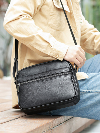 Vīriešu plecu soma no īstas ādas ar augšējā slāņa govs ādas tekstūru, pilsētas minimalistisks dizains, nodilumizturīga.