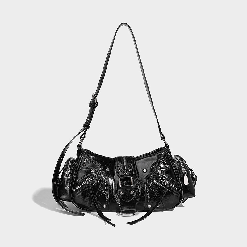 Szegecses díszítésű crossbody táska PU bőr, poliészter bélés, vízszintes négyzet alak, cipzáras nyitás, egy vállpánt