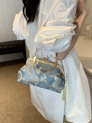 Μεταξωτή τσάντα τύπου κλιπ, κινεζικός μοτίβος σε στυλ chinoiserie, οριζόντιο τετράγωνο σχήμα, θήκη για κινητό