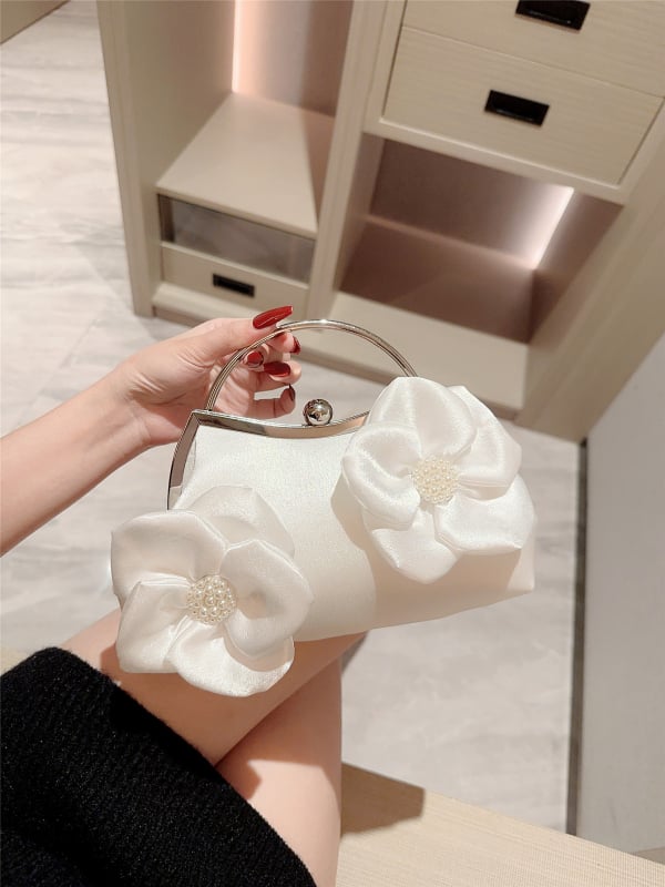 Γυναικεία σατέν βραδινή τσάντα με διακόσμηση λουλουδιών, οριζόντιου τετράγωνου σχήματος, ανοιχτό επάνω, θήκη κινητού και ταυτότητας