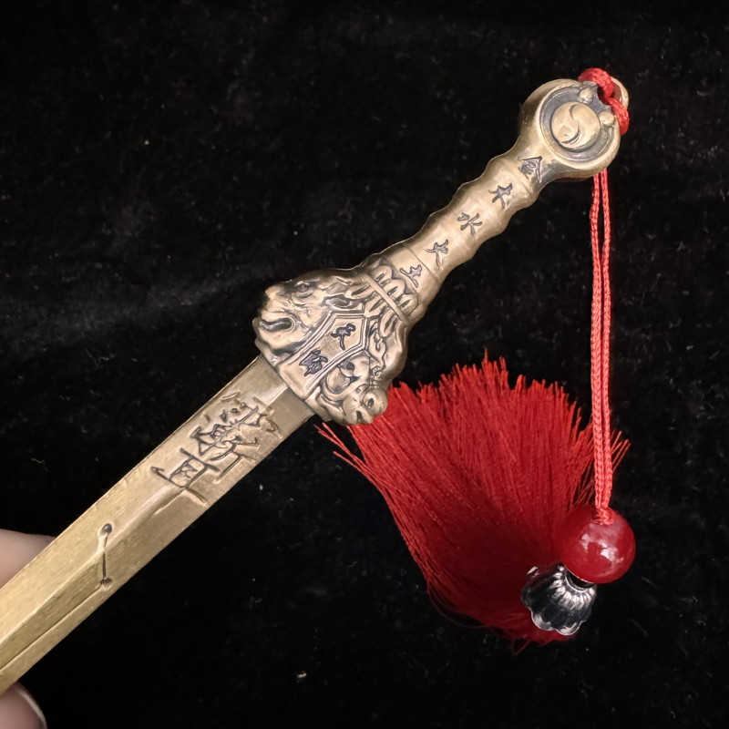 Varinis septynių žvaigždžių kardas – namų dekorui, taoistinis instrumentas