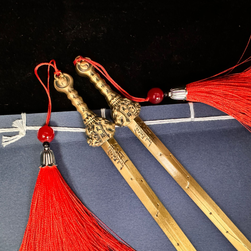 Varinis septynių žvaigždžių kardas – namų dekorui, taoistinis instrumentas