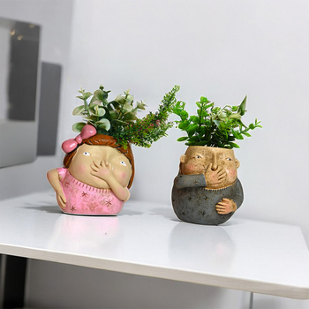 Декоративна смолна фигура за саксия с карикатурен стил за градина и дом — Марка Zhongjin; Материал: синтетична смола; Категория: изделия от смола; Опаковка: картонена опаковка.
