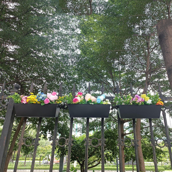 Metalo gėlių vazonas turėklams, kvėpuojantis dizainas, pastatomas ant grindų, namų sodo reikmėms