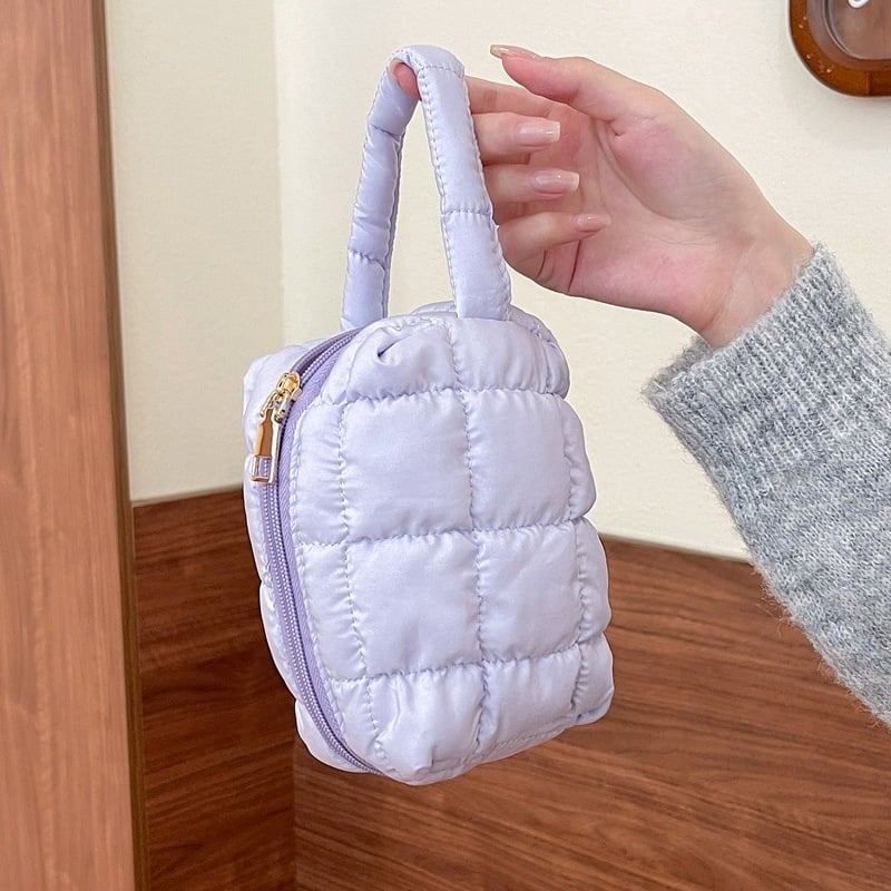 Poliesterinis makiažo ir raštinės maišelis, horizontalaus kvadrato formos, užtrauktukas, vidinė kišenė mobiliam telefonui, miesto minimalistinis stilius