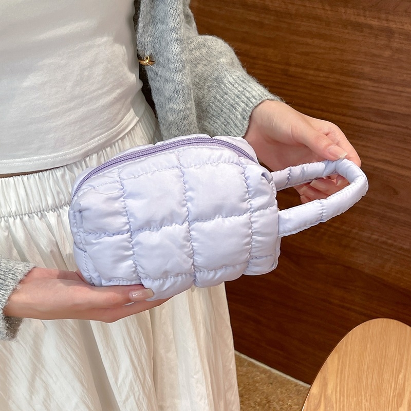 Poliesterinis makiažo ir raštinės maišelis, horizontalaus kvadrato formos, užtrauktukas, vidinė kišenė mobiliam telefonui, miesto minimalistinis stilius